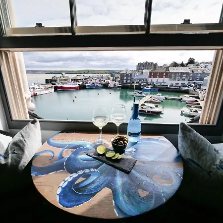 Apartment Escapes - Teyr Luxury Penthouse *