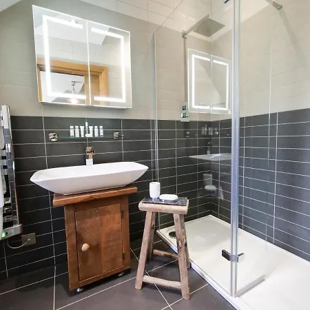 Apartment Escapes - Teyr Luxury Penthouse