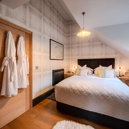 Apartment Escapes - Teyr Luxury Penthouse *