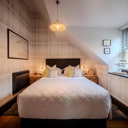 Escapes - Teyr Luxury Penthouse Apartment