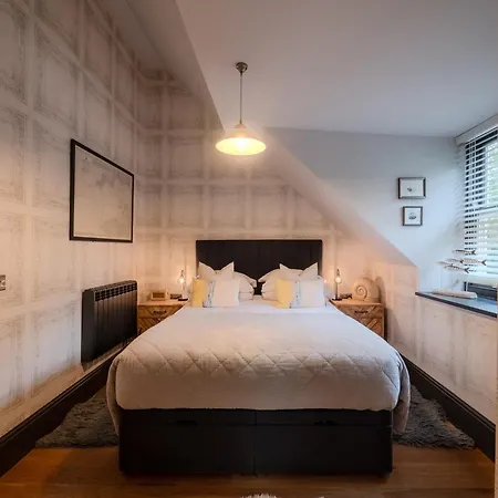 Apartment Escapes - Teyr Luxury Penthouse