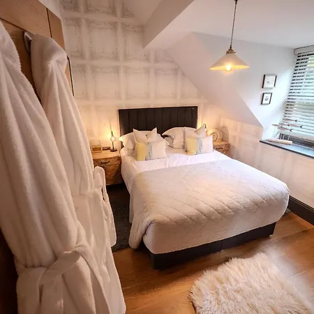 Apartment Escapes - Teyr Luxury Penthouse *